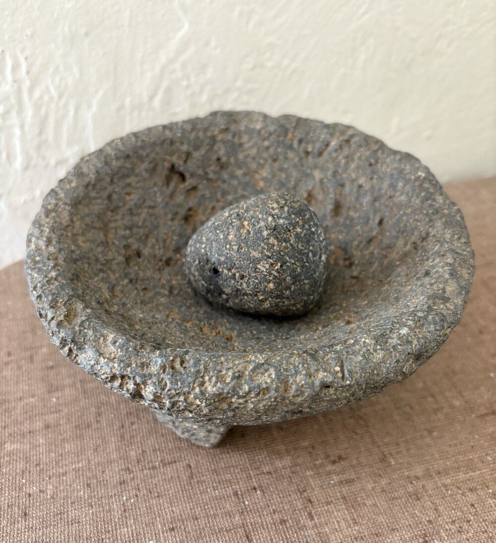 Mortar Pestle Mexican Molcajete 3 Legs Volcanic Stone Bowl Hand Grinding Stone